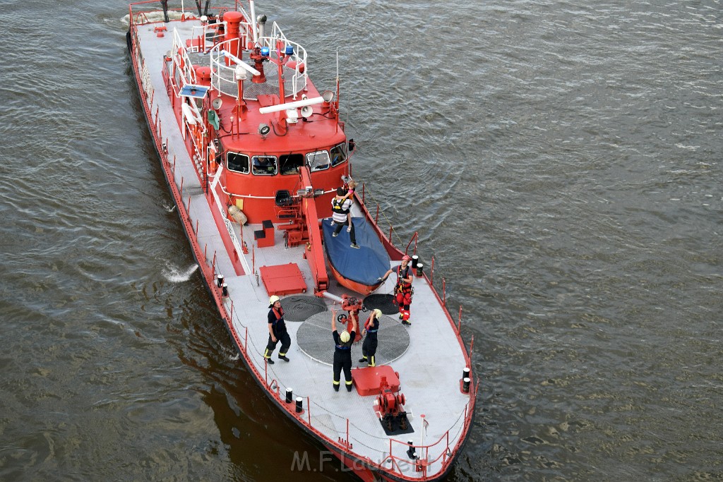 Koelner Seilbahn Gondel blieb haengen Koeln Linksrheinisch P667.JPG